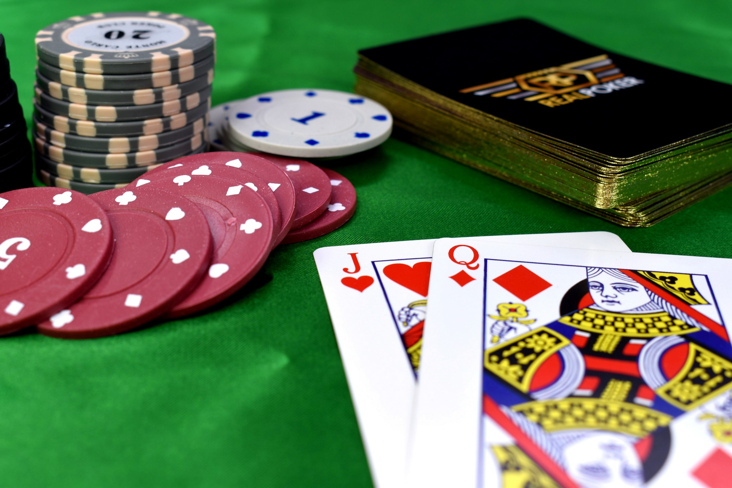 Differences When Considering On-Line Poker And Old-Fashioned Poker